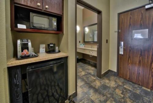 Holiday Inn Express and Suites Lubbock South, an IHG Hotel