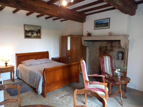 Maison studio village médiéval (Maison studio village medieval) in ปูยี-ออง-โอซัว