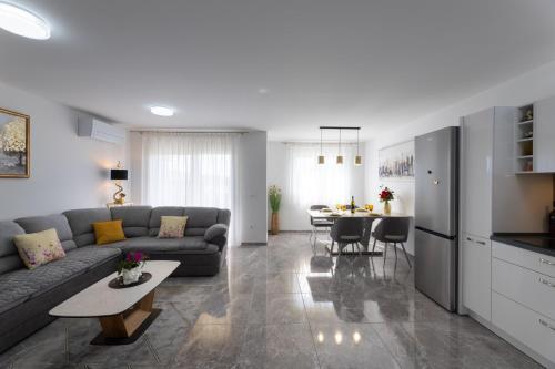 Apartment Shine - image 2