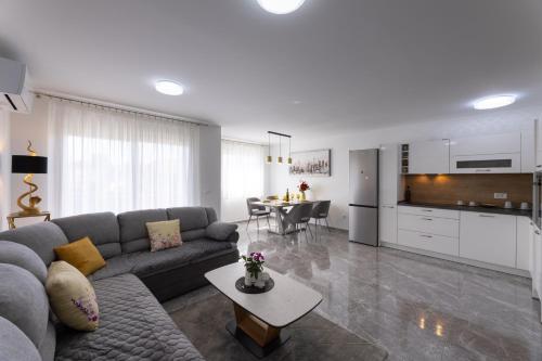 One Bedroom Apartment image 10