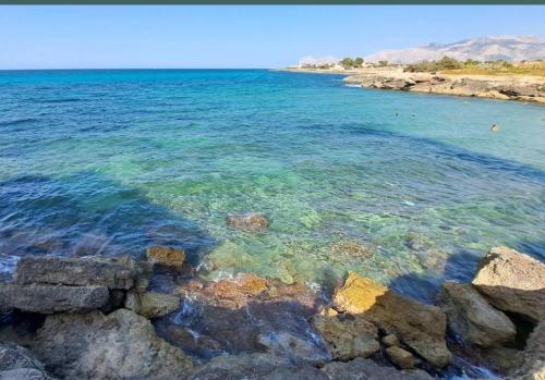 LA TERRAZZA SUL MARE camera fronte mare&vicino aereoporto SICILIAN VINTAGE STYLE SEASIDE ROOM LA TERRAZZA SUL MARE camera fronte mare&vicino aereoporto SICILIAN VINTAGE STYLE SEASIDE ROOM