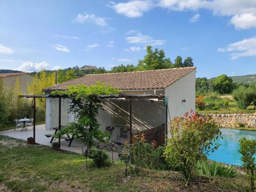 Hanna En Luberon - Le Boisset - Location saisonnière - Saint-Martin-de-Castillon