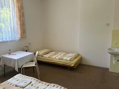 Economy Triple Room with Shared Bathroom