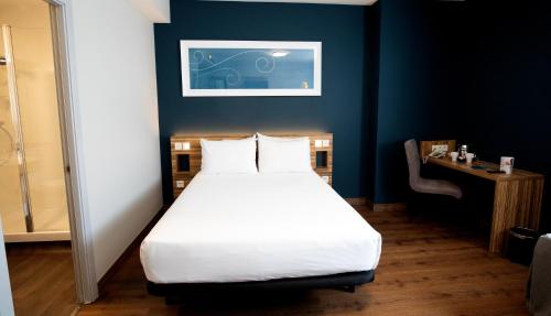Travelodge Madrid Metropolitano, Мадрид (фото 11)