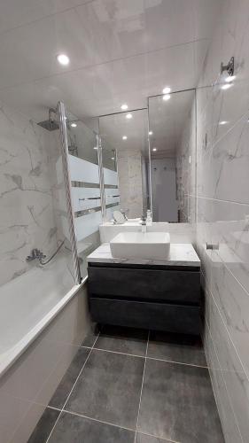 Boutique Apartment Hirondelle Port Frejus - image 5