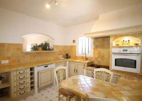 Kitchen, Villa Claramande in Parc Residentiel de l'Esterel