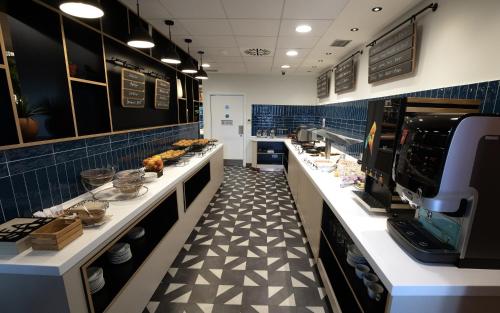 طعام و مشروبات, Travelodge Madrid Metropolitano in سان بلاس