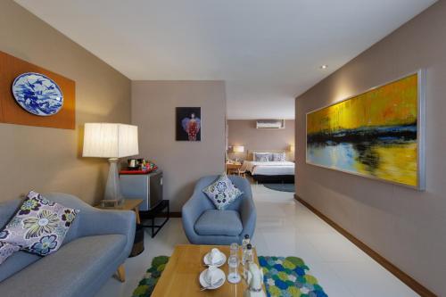 room detail thumbnail 1