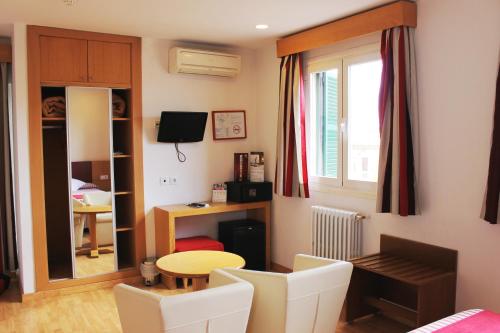 Hotel Colon - image 2