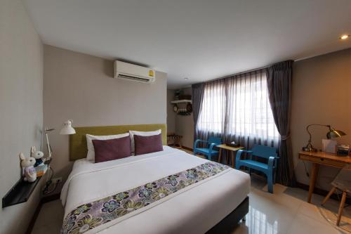 room detail thumbnail 1