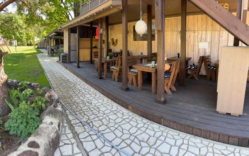 Létesítmények, Trommeļa brīvdienu mājiņas-kempings (Trommela brivdienu majinas-kempings) in Dundaga