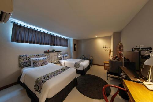 room detail thumbnail 1