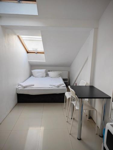 Double Room with Shared Bathroom image 10