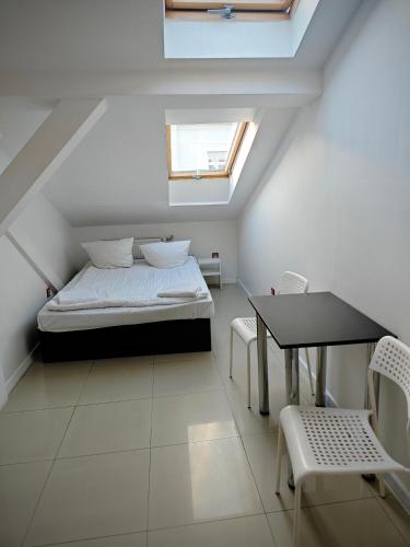 Double Room with Shared Bathroom image 4