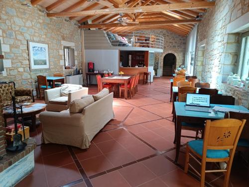 共用Lounge/電視區, 塔勒頓生態旅館 (Taleton Eco Guest House) in 法里斯