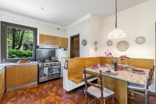 virtuve, Three Lakes Villa Varese - Garden and Parking - Happy Rentals in Buguggiate