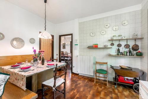 virtuve, Three Lakes Villa Varese - Garden and Parking - Happy Rentals in Buguggiate