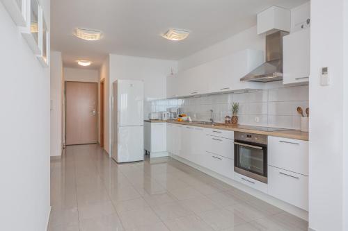 AP 4+2 in one of the most luxury building in Omis, Omiš (Almissa) (foto 9)