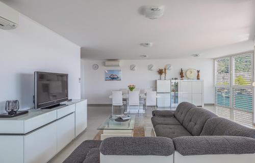AP 4+2 in one of the most luxury building in Omis, Omiš (Almissa) (foto 6)
