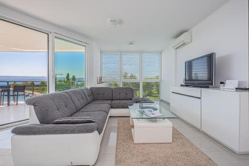 AP 4+2 in one of the most luxury building in Omis, Omiš (Almissa) (foto 2)