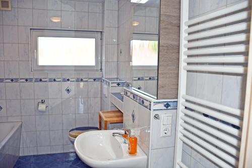One-Bedroom Apartment with Terrace image 3