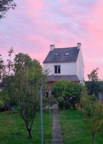 Maison de village gîte à louer Le Guerno