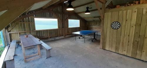 Aed, Chalets de pont cob avec spa in Gouezec