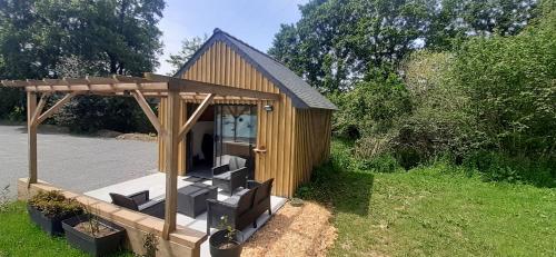 Kümblustünn, Chalets de pont cob avec spa in Gouezec