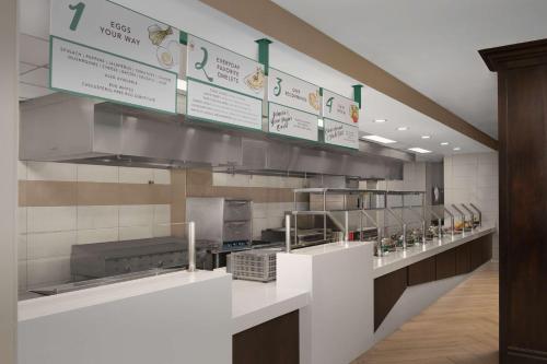 Embassy Suites La Quinta Hotel & Spa - image 3