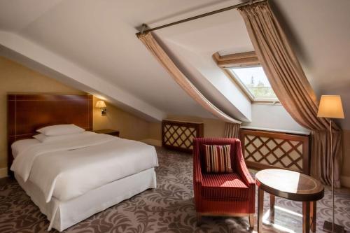 Double Room image 2