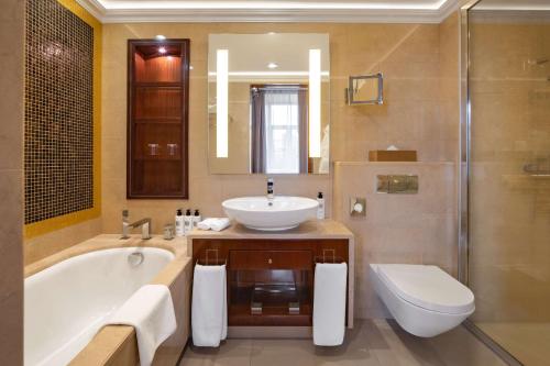 Double Room image 3