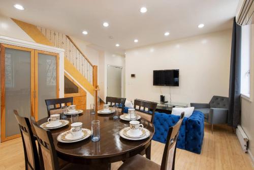 Luxury Sutton Place Duplex 3br 3bth in New York, USA