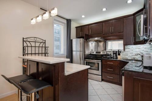 Luxury Sutton Place Duplex 3br 3bth in New York, USA