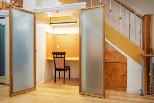 Luxury Sutton Place Duplex 3br 3bth in New York, USA