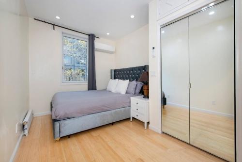 Luxury Sutton Place Duplex 3br 3bth in New York, USA