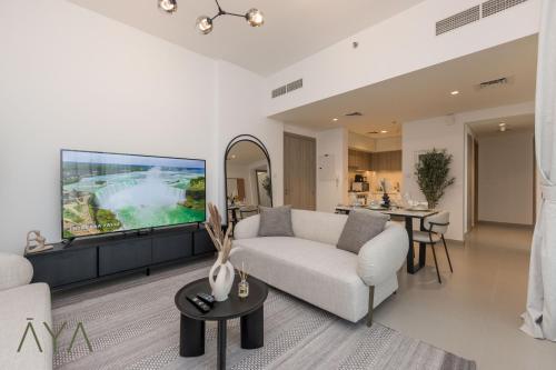 Stylish 2BR Apartment at Dubai Hills with Pool Access By ĀYA Boutique, Dubaj