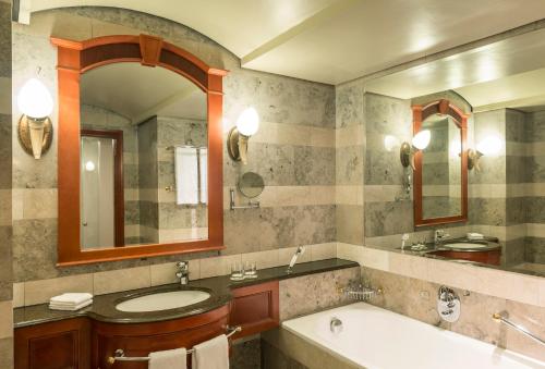 Suite, executive