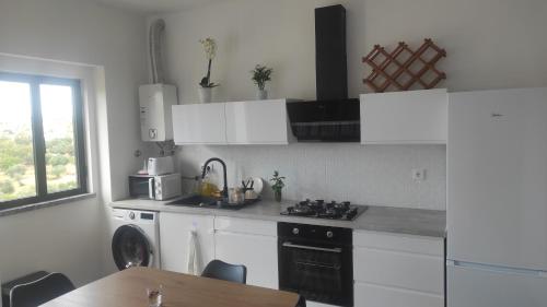 廚房, Nova Quinta Moderna TORRAMO em Oliveiras, Campo de Laranjas, na Nacional 2, Alentejo 13750 m2 in 托拉奧