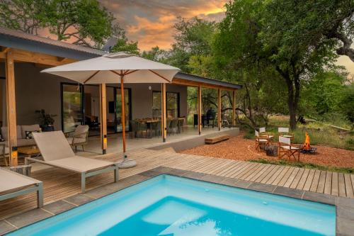 Nomads Den Luxury Villa with Riverbed View