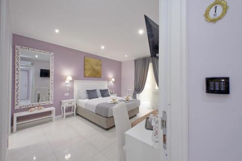 Roman Holiday Charming - image 11