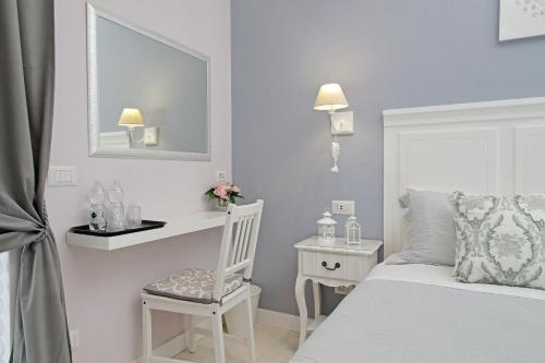 Roman Holiday Charming - image 14