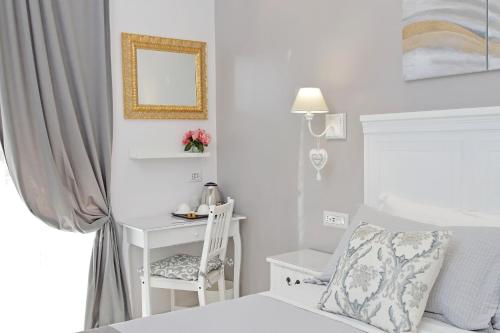 Roman Holiday Charming - image 10