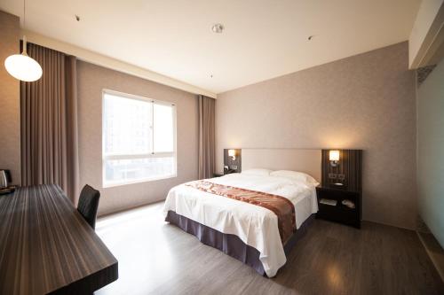 Grand Crystal Hotel