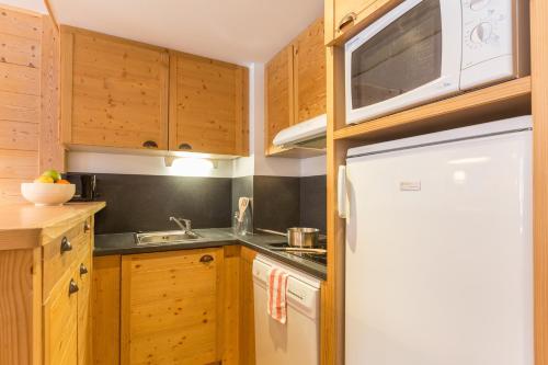 Kitchen, Residence Pierre & Vacances Aconit in Les Bruyeres