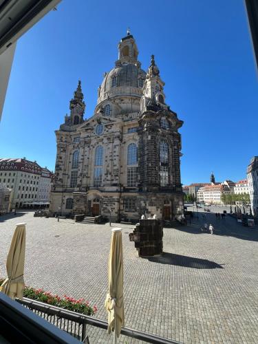großes Familienapartment mit Blick zur Frauenkirche - image 3