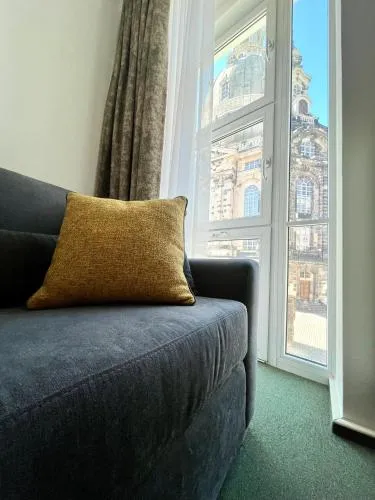 großes Familienapartment mit Blick zur Frauenkirche in Dresden, Deutschland