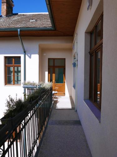 Зовнішній вигляд готелю, Choco Home & Hostel in Клуж-Напока