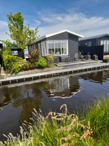 A szálláshely kívülről, Giet Oan gelegen op Resort Venetië (Giet Oan gelegen op Resort Venetie) in Overig Giethoorn-Noord