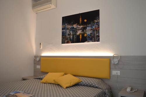 Double or Twin Room with Balcony image 3