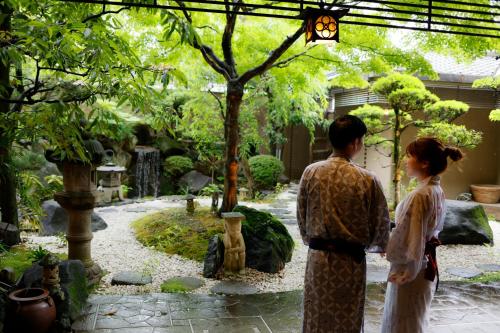 Ryokan Asukasou at the entrancne of Nara park